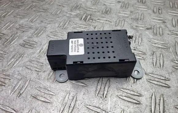 Volkswagen Golf VI Aerial antenna amplifier 5M0035570B