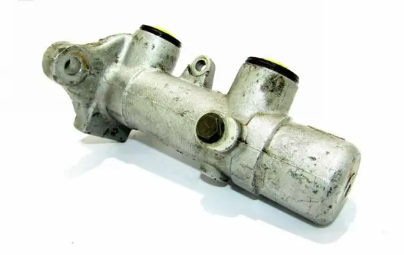 KIA Carens I Master brake cylinder