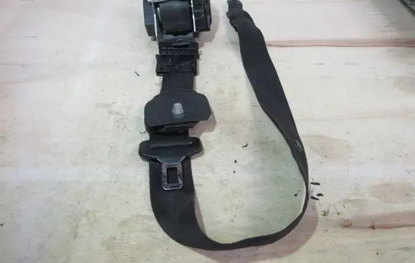 Mercedes-Benz E W211 Front seatbelt A2118604286