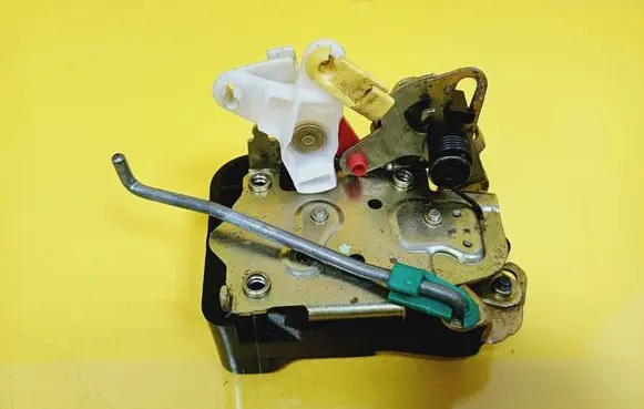 Chrysler PT Cruiser Rear door lock
