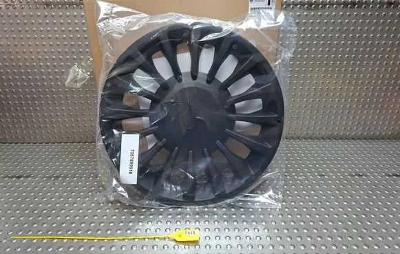 Lancia Ypsilon R15 wheel hub/cap/trim 735788951