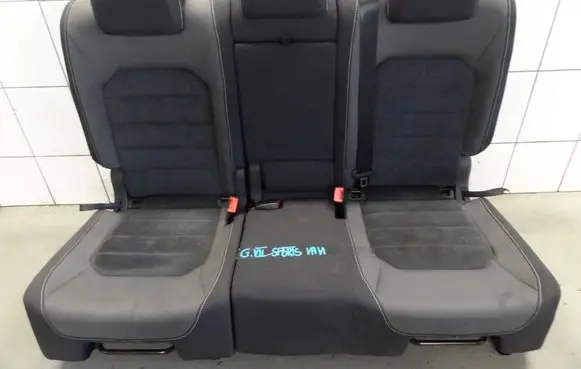Volkswagen Golf Sportsvan Second row seats 