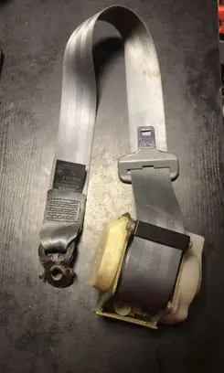 Renault Laguna I Rear seatbelt 7700422288