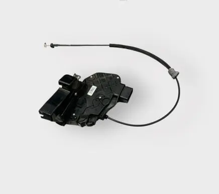 Volvo C30 Front door lock 30753658 A048069