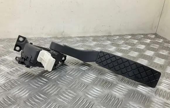 Volkswagen Touareg II Accelerator throttle pedal 7L0723507E