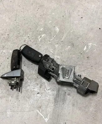 Ford C-MAX I Ignition lock 3M513F880AD