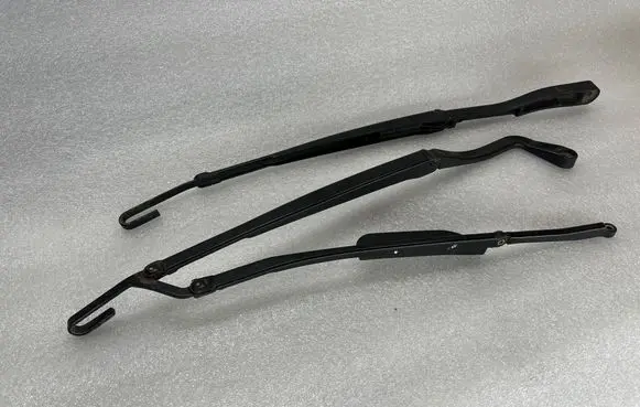 Audi A8 S8 D2 4D Front wiper blade arm 4D1955407L 4D1955408K