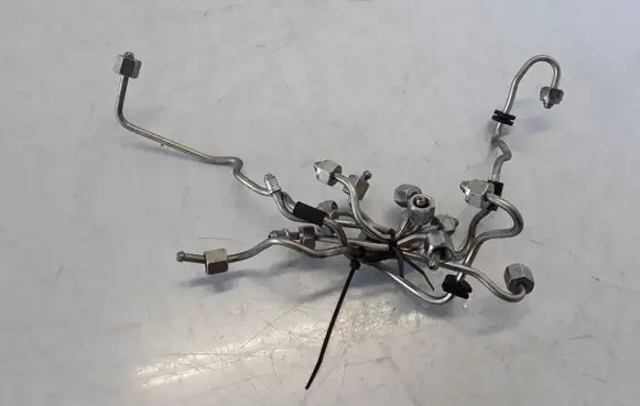BMW 5 F10 F11 Fuel injector supply line/pipe 