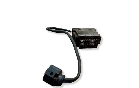 Audi A6 S6 C5 4B Coolant fan relay 1J0973752