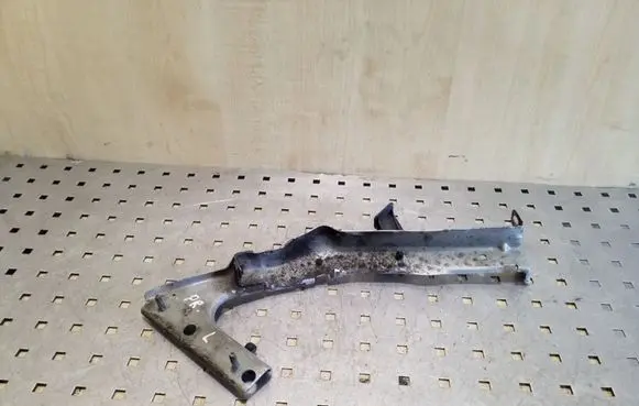 Audi A5 8T 8F Fender mounting bracket 8T0821135