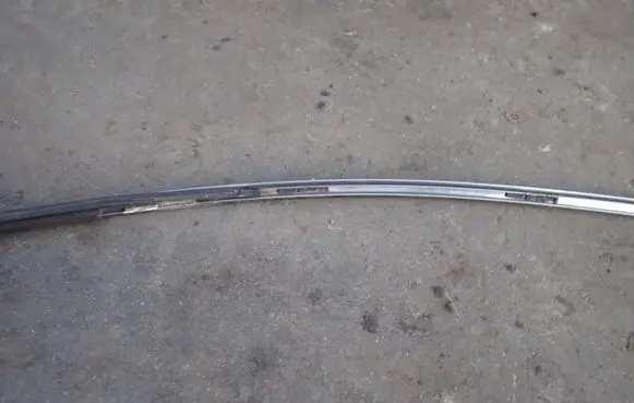 Infiniti M Rain gutter 