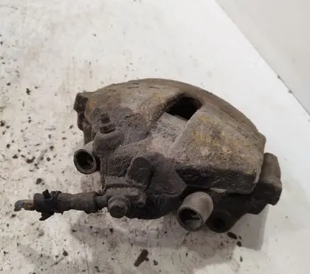 Volkswagen Touran I Front brake caliper