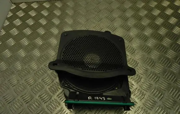 BMW 5 G30 G31 G38 Subwoofer speaker 9395861 R1743