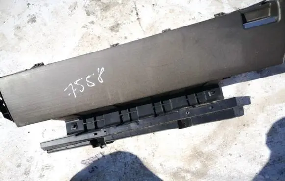 Glove box