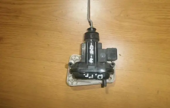 Audi 80 90 B3 Central locking vacuum pump 893862153