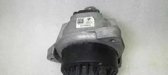 BMW M5 Engine mount bracket 6775906