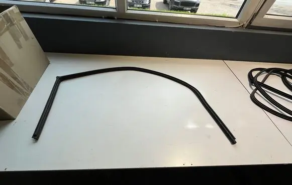 Mitsubishi Pajero Front door rubber seal 