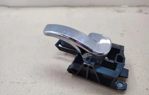 Nissan Qashqai+2 Rear door interior handle
