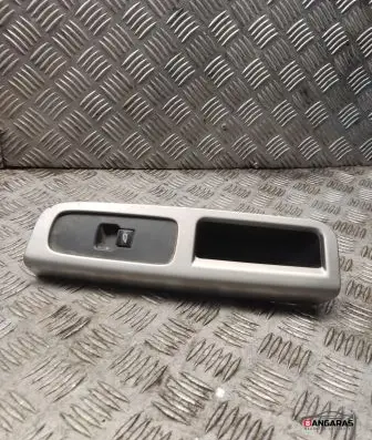 Volvo V50 Electric window control switch 8679669
