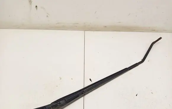 Toyota Corolla Verso AR10 Front wiper blade arm 
