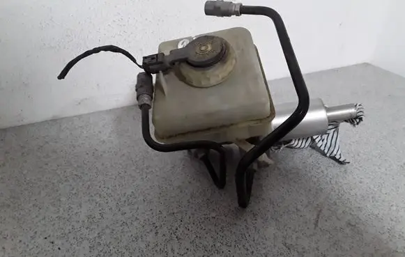 BMW 5 E60 E61 Master brake cylinder 32067179