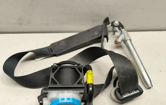 Nissan X-Trail T32 Front seatbelt TKAH2EG714