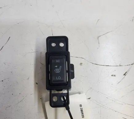 Nissan Leaf I (ZE0) Seat heating switch 689TC3NF0A