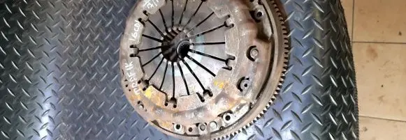 Renault Trafic III (X82) Dual mass flywheel 8200474648F