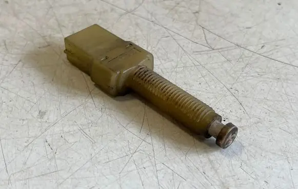 Audi A6 S6 C4 4A Brake pedal sensor switch 443945515