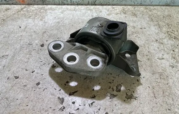 Opel Corsa E Engine mount bracket 13440276 0909151 0276
