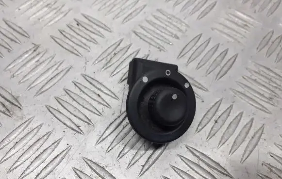 Renault Megane II Wing mirror switch 8200002442A