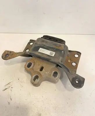 Skoda Superb B8 (3V) Engine mount bracket 5Q0199555T