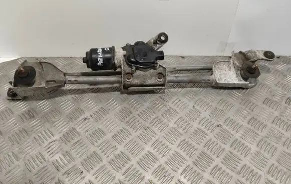 Nissan Pathfinder R51 Front wiper linkage and motor 059A WM72