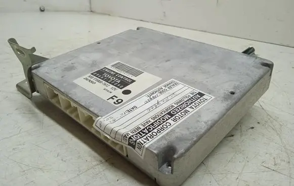 Toyota Corolla Verso AR10 Engine control unit/module 896610F090