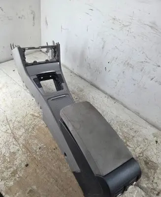Volkswagen PASSAT B6 Center console 