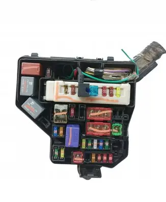Toyota Yaris Fuse box set 821110U620