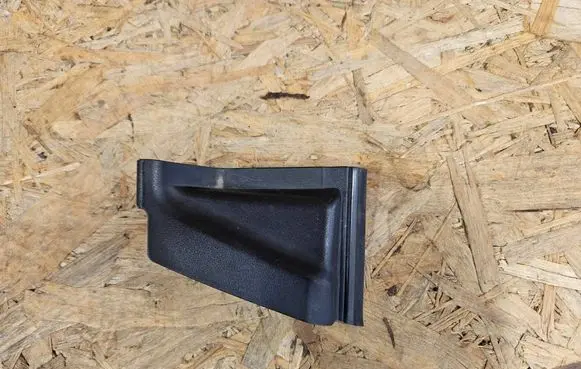 Toyota Prius+ (ZVW40) Wiper trim 5582047010