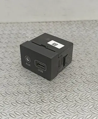 Hyundai Tucson TL USB socket connector 96120D3600 TIPE1811090458