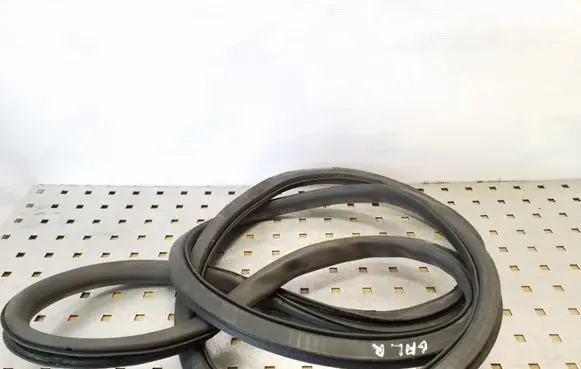 Audi A4 S4 B7 8E 8H Rear door rubber seal (on body) 