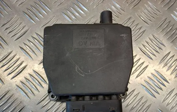 Volkswagen Touran I Vacuum valve 3C0906625