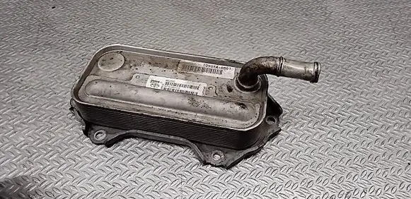 Toyota Avensis T270 Oil filter mounting bracket 157100R010C