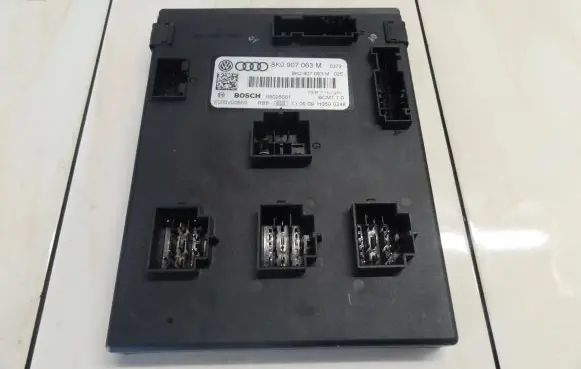 Audi A4 S4 B8 8K Comfort/convenience module 8K0907063M