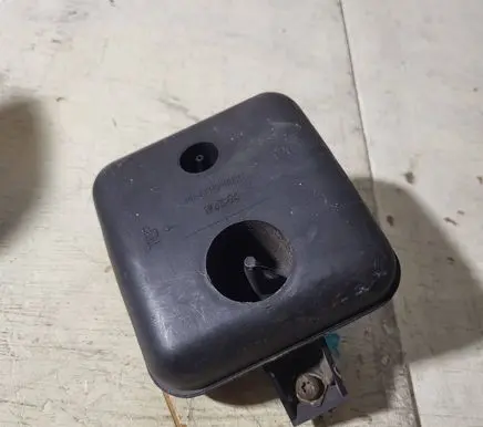 Vacuum air tank