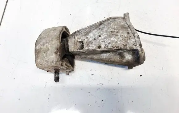 Volkswagen PASSAT B5.5 Engine mount bracket 8D0399113AB