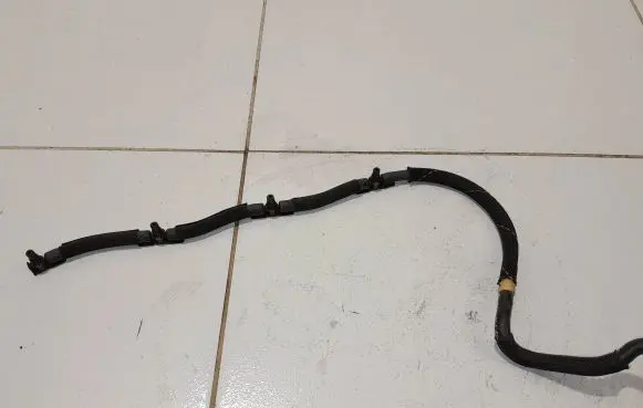 Volkswagen Tiguan Fuel return line/hose 