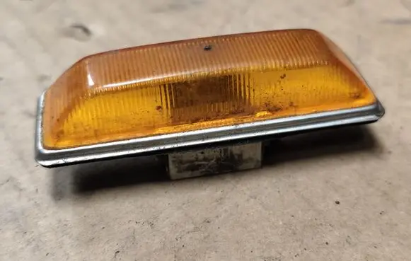 Jeep Cherokee XJ Front fender indicator light 
