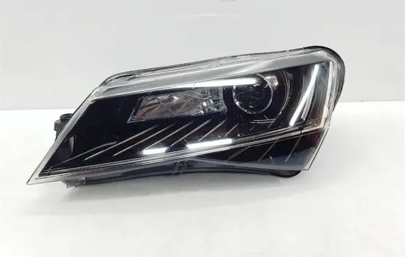 Skoda Superb B8 (3V) Headlight/headlamp 3V1941015B 1ZS01193925