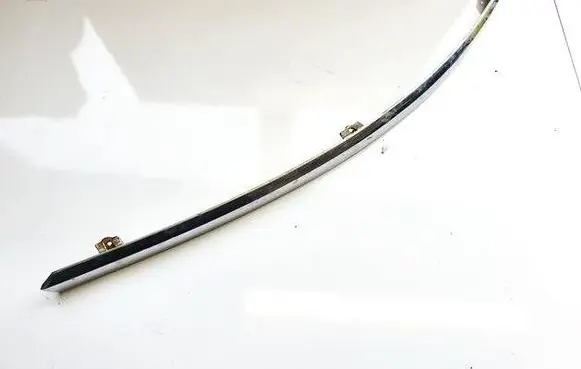 Front bumper splitter molding