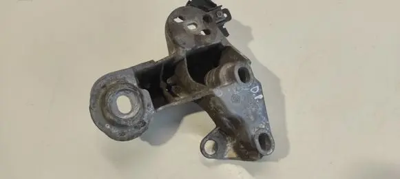 Volkswagen PASSAT B5.5 Engine mounting bracket 8E0199352F