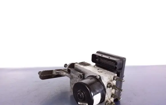 Mercedes-Benz C W203 ABS Pump A0054312912Q01